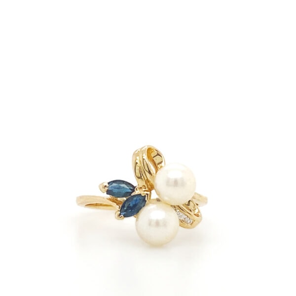 blue sapphires with pearl ring