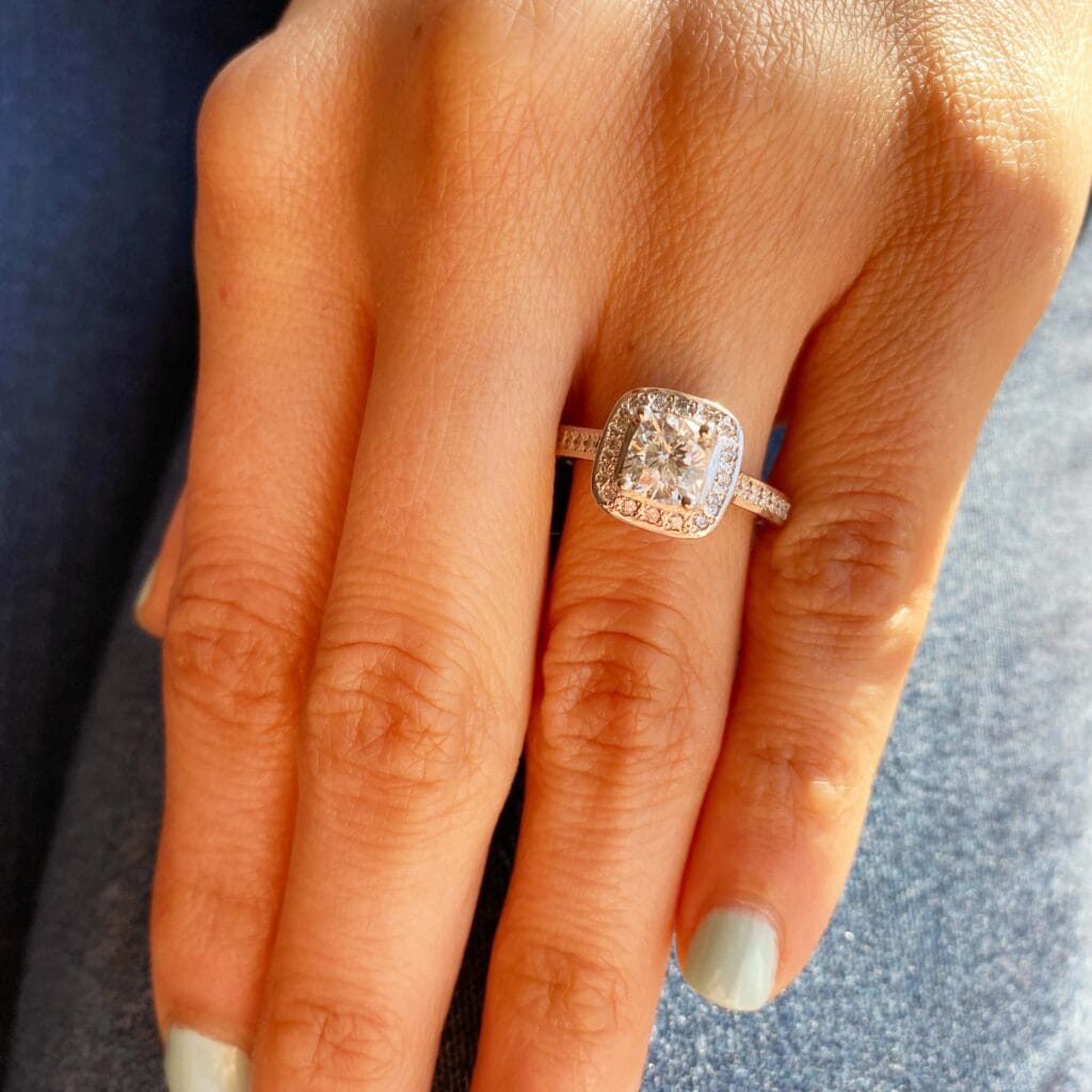 How many carats is hot sale the average engagement ring