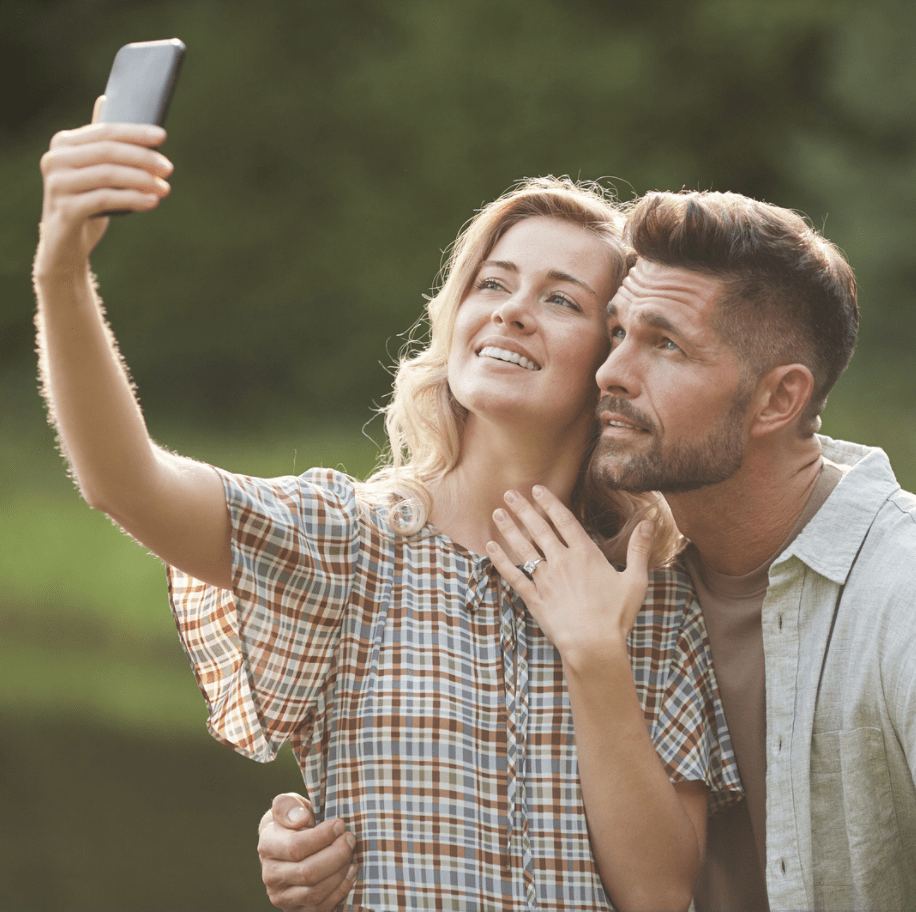 how to take engagement ring selfie