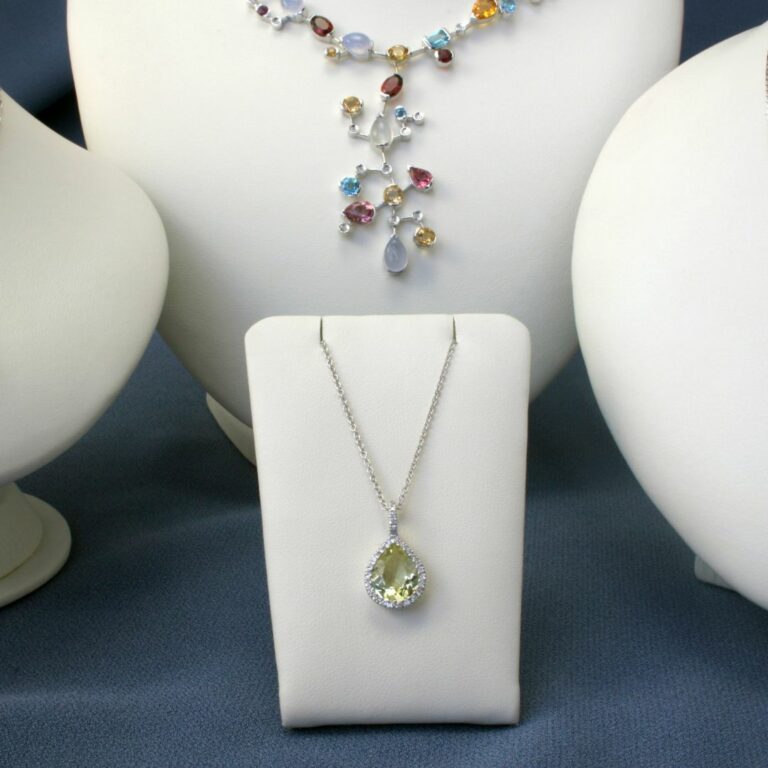 How to Keep Necklaces From Tangling