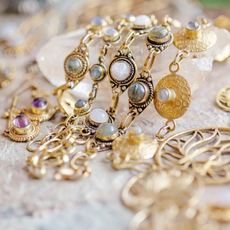 How to Keep Necklaces From Tangling | blingadvisor.com